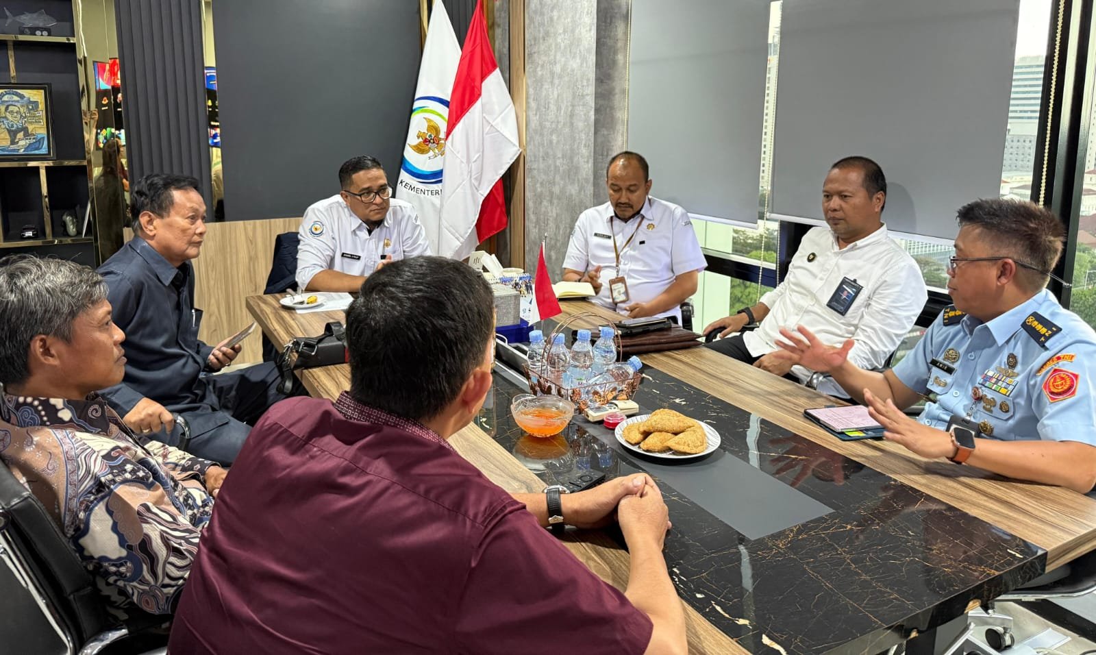 Direktur SDI Kemen KKP, Syahril Abd Raup, ST, M.Si, dalam pertemuan audiensi dengan tim perwakilan Departemen Maritim dan Perikanan BPP KKSS yang berlangsung di Gedung Bahari II lantai 14, Jakarta