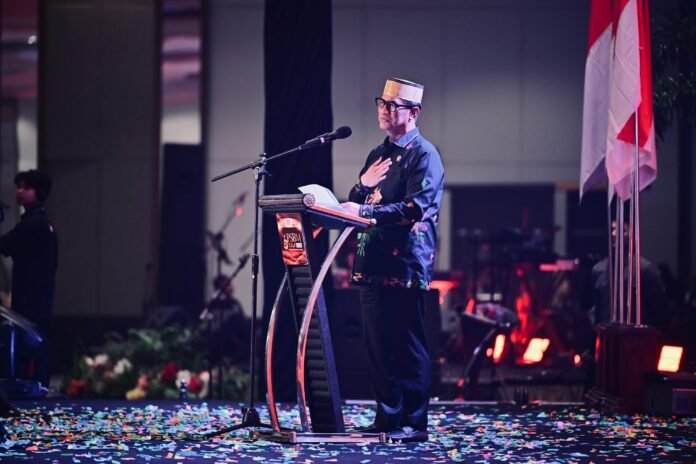 Ketua Umum BPP Kerukunan Keluarga Sulawesi Selatan, Andi Amran Sulaiman, dalam pembukaan Pertemuan Saudagar Bugis Makassar 2026 yang digelar di Hotel Claro Makassar.